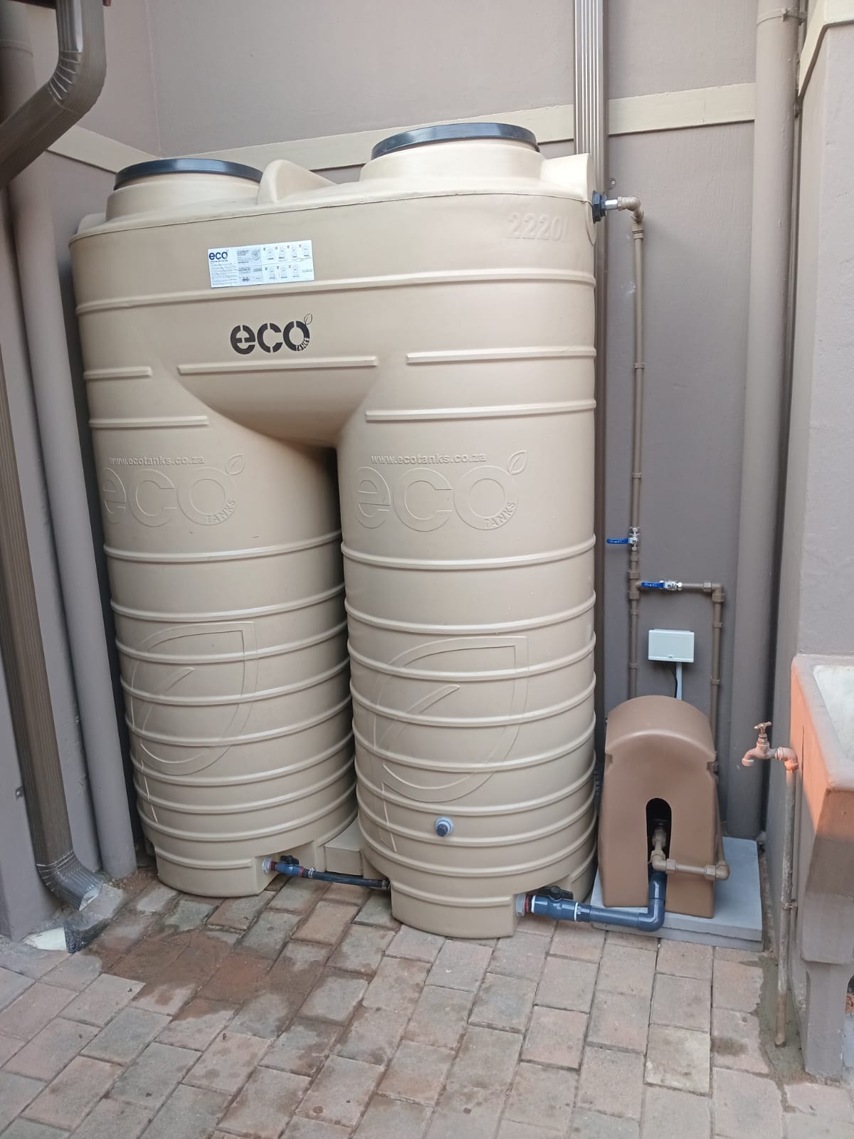 Water backup tank installation, photo 3